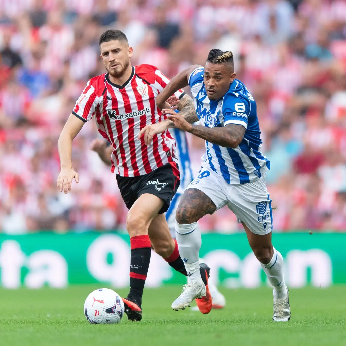 Disputa del partido entre Athletic Club y Alaves
