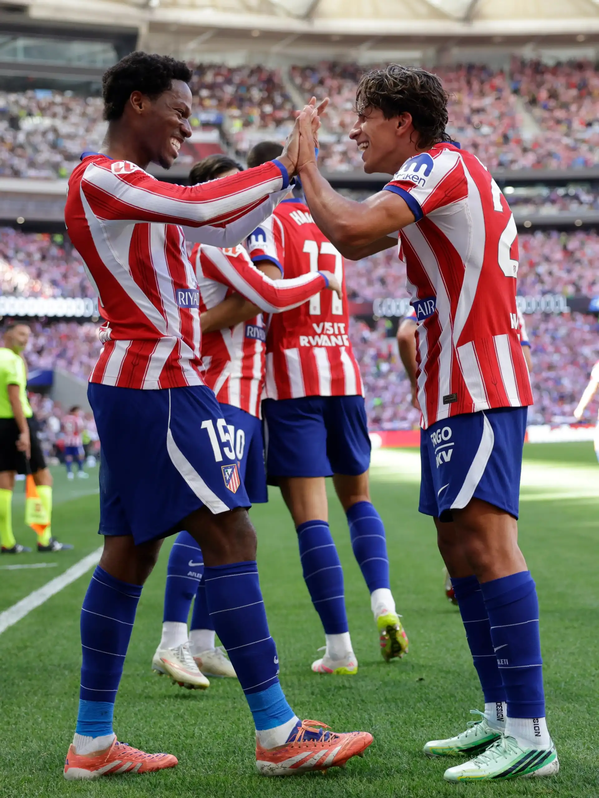 Acción del derbi entre Atlético de Madrid y Real Madrid en el Metropolitano